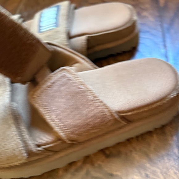 Never worn!  UGG Greer Platform Sandal, size 7 - Picture 4 of 11